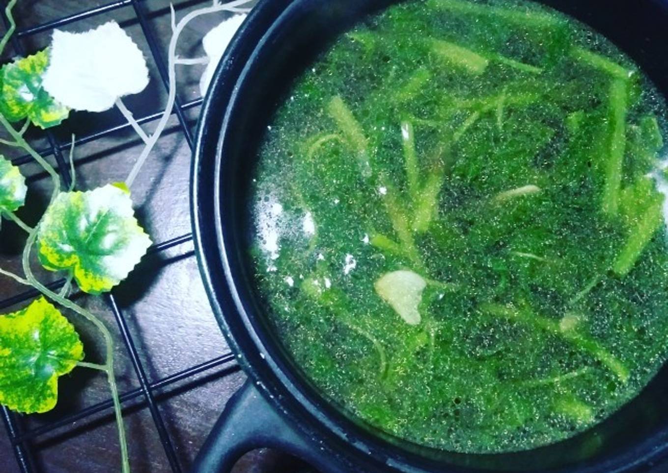 Cara Gampang Menyiapkan Sayur bening bayam tanpa tomat, Menggugah Selera