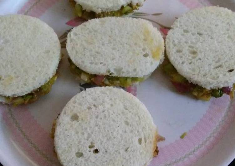 Healthy spinach cucumber sandwich