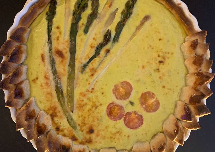 La Recette Pas à Pas Tarte aux 2 asperges et parmesan