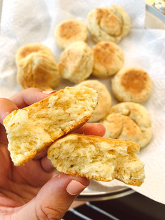 Una foto de 🧀 Scones de queso 🧀