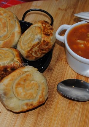 عکسی از دستور نان پیاز حلزونی
