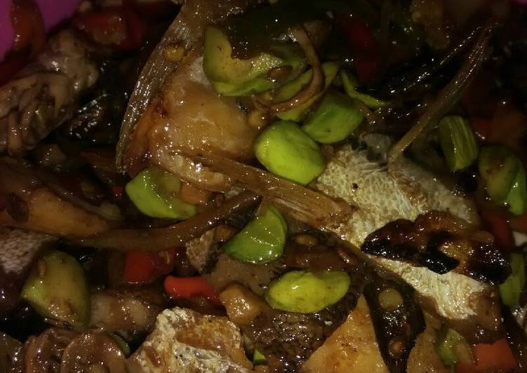 Tumis Pedas Ikan Gabus Asin Pete