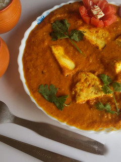 A picture of Shahi paneer masala curry.