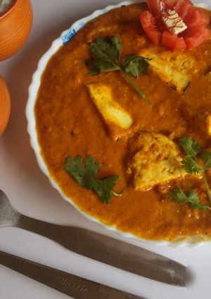 A picture of Shahi paneer masala curry.