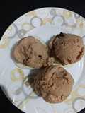 Chickoo-chocochips icecream on white chocolate hearts