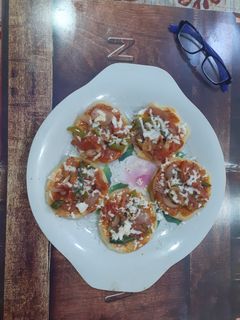 मिनी पिज़्ज़ा (mini pizza recipe in Hindi) रेसिपी मुख्य फोटो