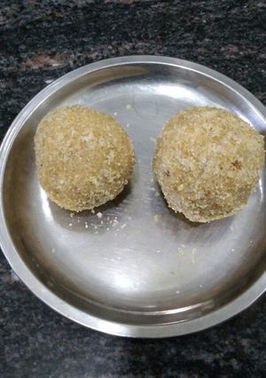 गेहूं के लड्डू रेसिपी मुख्य फोटो