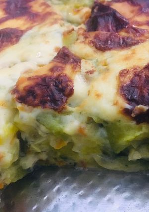 Una foto de QUICHE DE ZAPALLITOS 🧅🫑🧀🌽🥒🧀