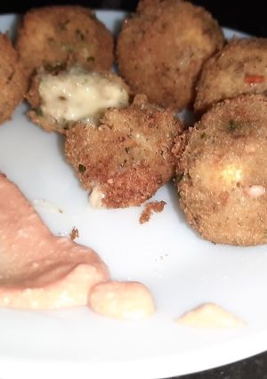 A picture of Cheese ball.