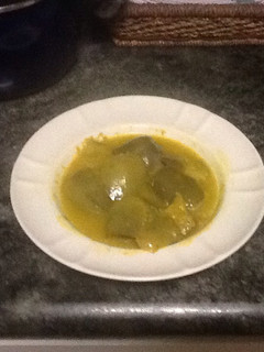 Una foto de Alcachofas con salsa de ajo, cebolla y azafrán