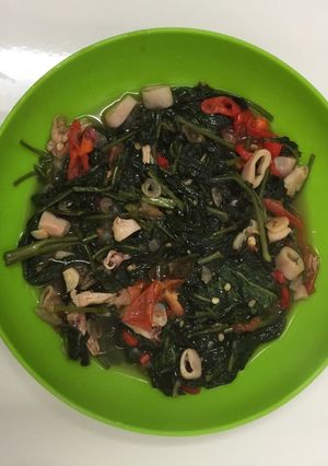 Foto resep Tumis Kangkung Cumi 🥗🦑