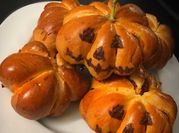 Una foto di brioche salata