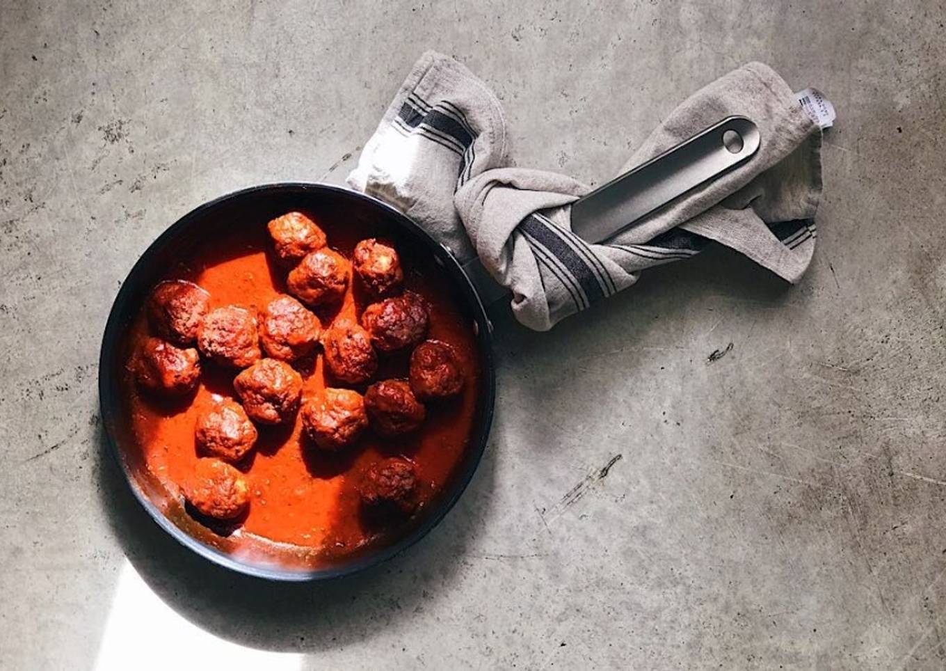 Albóndigas con salsa de tomate. Receta fácil