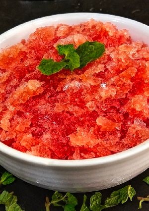 A picture of Watermelon slush or Sorbat.