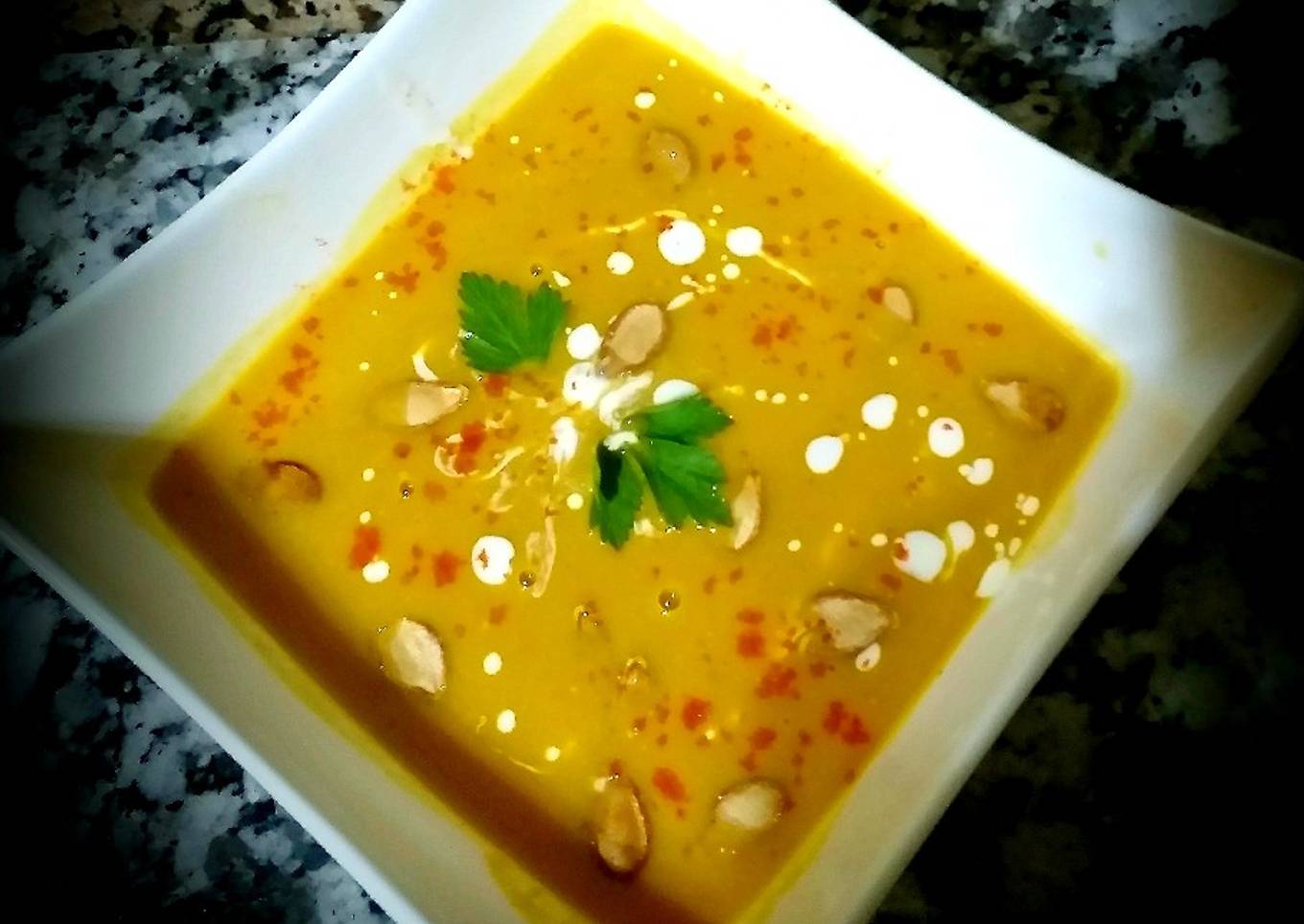 The pumpkin soup with its seeds toasted