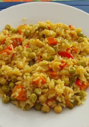 Una foto de Arroz colorido con arvejas secas