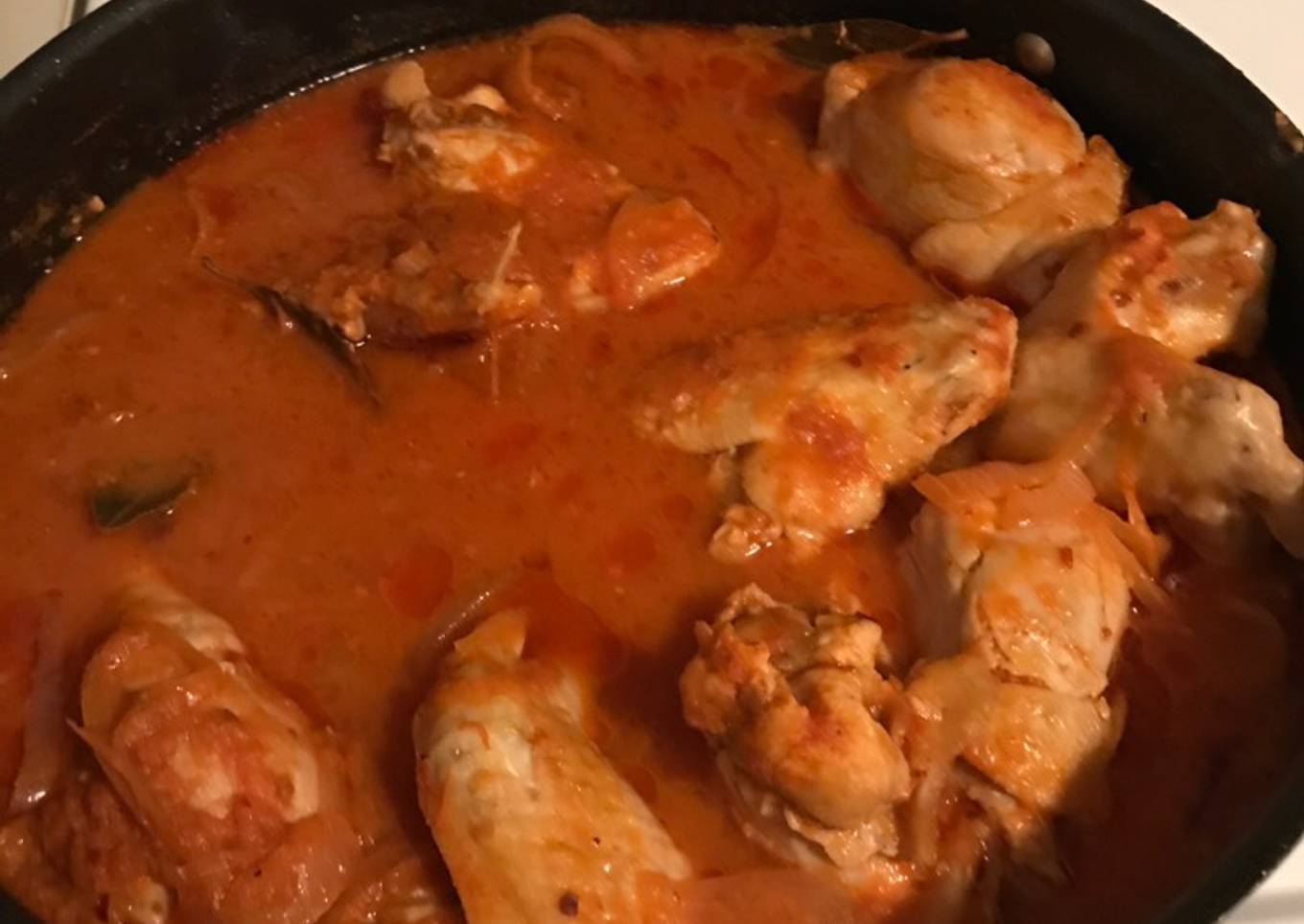 Pollo en jitomate 🍅 con salsa de chile chipotle