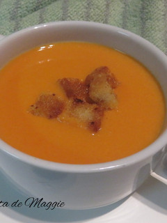 Una foto de Crema de pimientos asados con picatostes