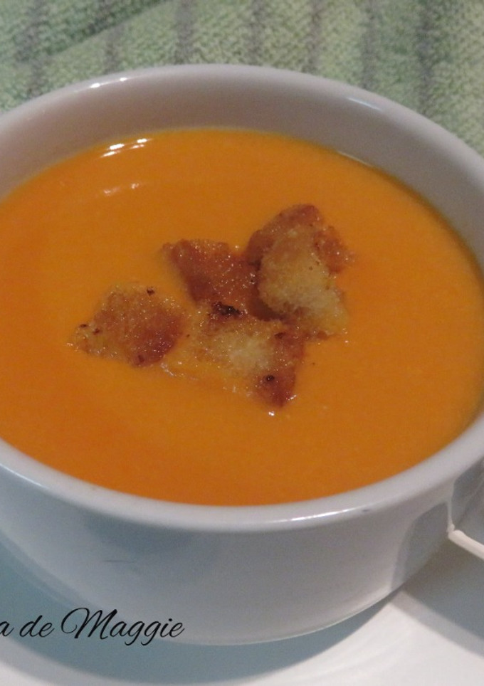 Una foto de Crema de pimientos asados con picatostes