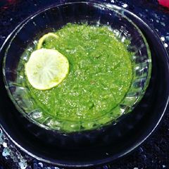 A picture of Green coriander and green garlic chutney.