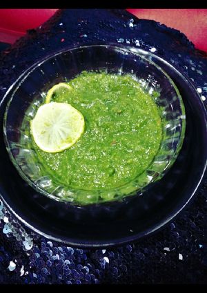A picture of Green coriander and green garlic chutney.