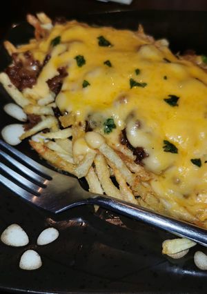 A picture of Cheesy mince fries.