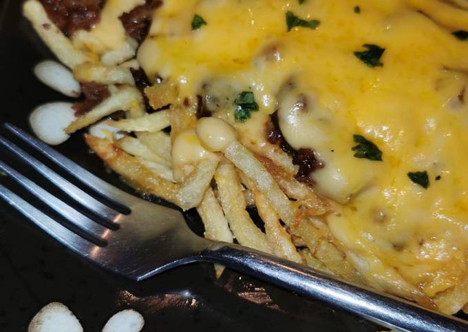 Cheesy mince fries