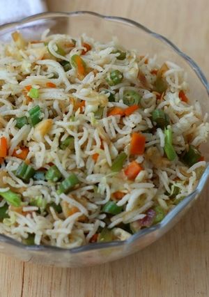 A picture of Burnt garlic fried rice.