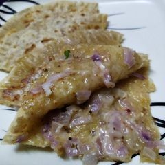 A picture of Cheese onion paratha.