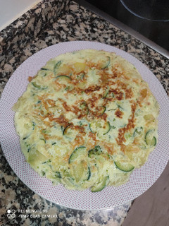 Una foto de Mini tortilla de patata con calabacín y brócoli 🥒 🥔 🥦. 🧅🧄