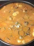 Guiso de cola de rape con berberechos y langostinos
