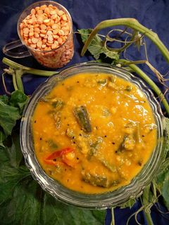 সবজি দিয়ে মটর ডাল(Sobji die motor dal in bengali recipe) রেসিপির প্রধান ছবি