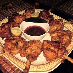 A picture of Chinese chicken drumsticks.