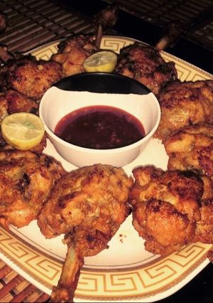A picture of Chinese chicken drumsticks.