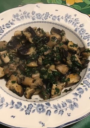 Une photo de Fricassée de champignons de Paris à l'ail et persil