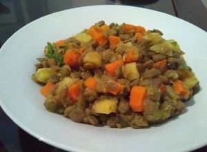 Una foto de Receta fácil de lentejas francesas con ajo y hierbas