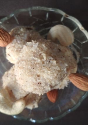 A picture of Suji Ke Laddu.