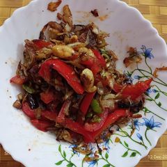 A picture of Cabbage apple and capsicum fry.