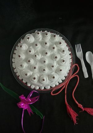 વેનીલા કેક (Vanilla Cake Recipe in Gujarati) રેસીપી મુખ્ય ફોટો