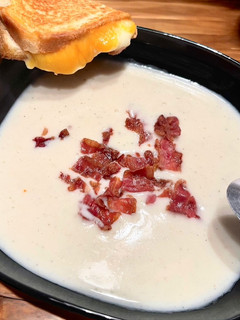 Parnezános baconös fokhagymakrémleves recept fotója