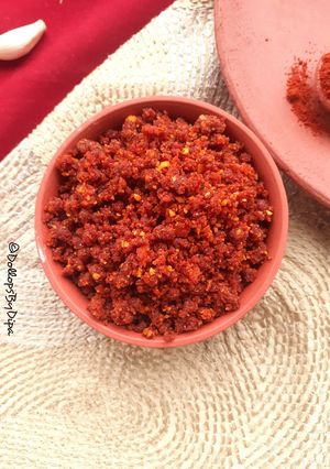 વડા પાવ ચટણી (Dry garlic chutney recipe in Gujarati) રેસીપી મુખ્ય ફોટો