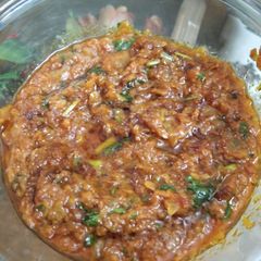 A picture of Basic onion tomato gravy.