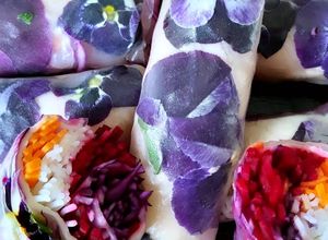 Une photo de Flower Spring Rolls