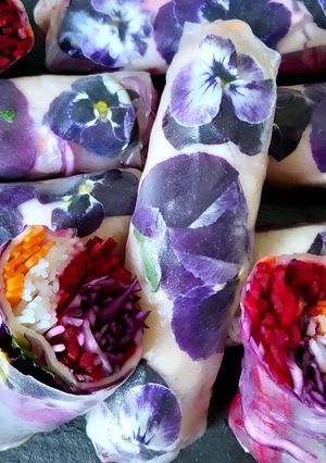 Une photo de Flower Spring Rolls