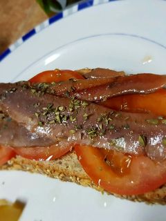 Una foto de Tostás de anchoa
