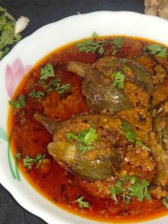 भरली वांगी (bharli vangi recipe in marathi) रेसिपी चे मुख्य फोटो