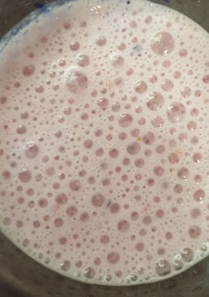 Una foto de 🥛Batido fresa🍓🍓 y arándanos