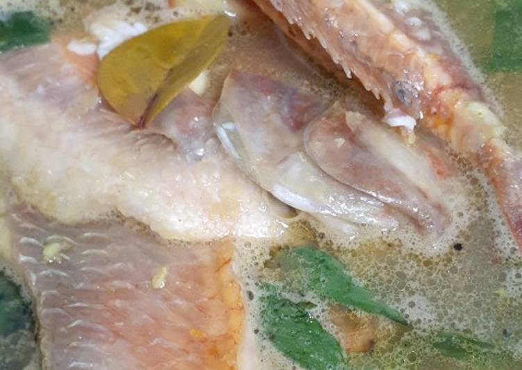 Cara Gampang Menyiapkan Sop ikan nila kuning tanpa santan yang Enak