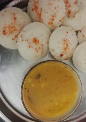 મસાલા ઇડલી(masala idli in Gujarati) રેસીપી મુખ્ય ફોટો