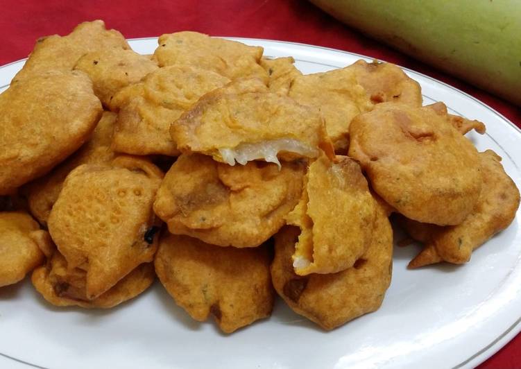 Steps to Prepare Quick Bottle Gourd Fritters/Lauki Pakoras